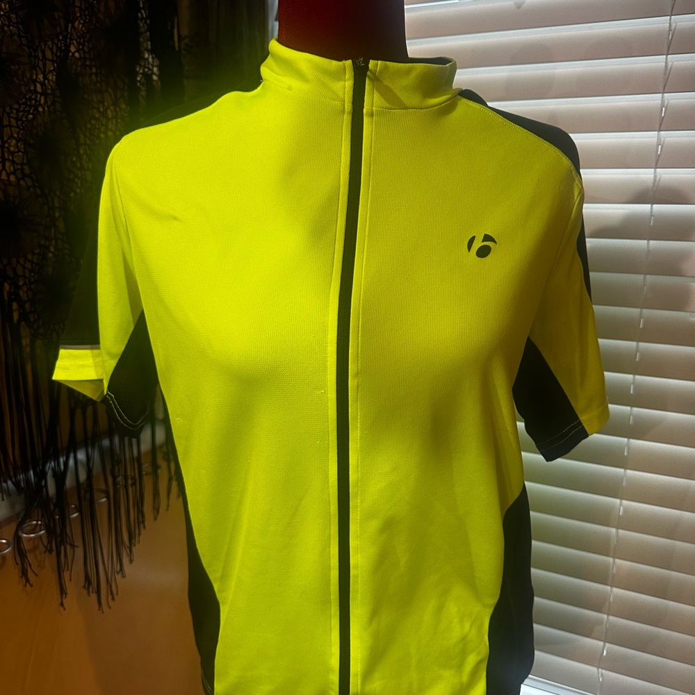 Men’s Bontrager cycling jersey size medium 🚴